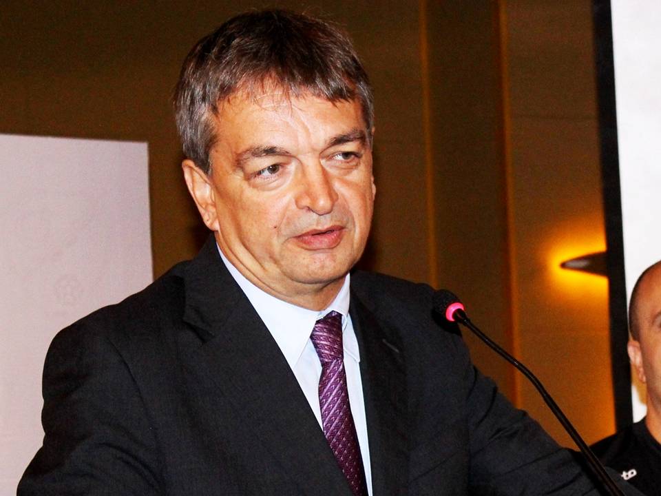 Champagne: “25 yaşında biri hakeme bağırmamalı”