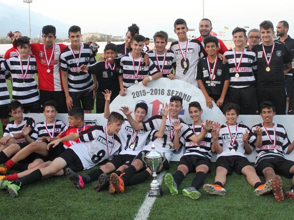 2015-2016 Sezonu U15 Ligi şampiyonu Yenicami Ağdelen Kulübü