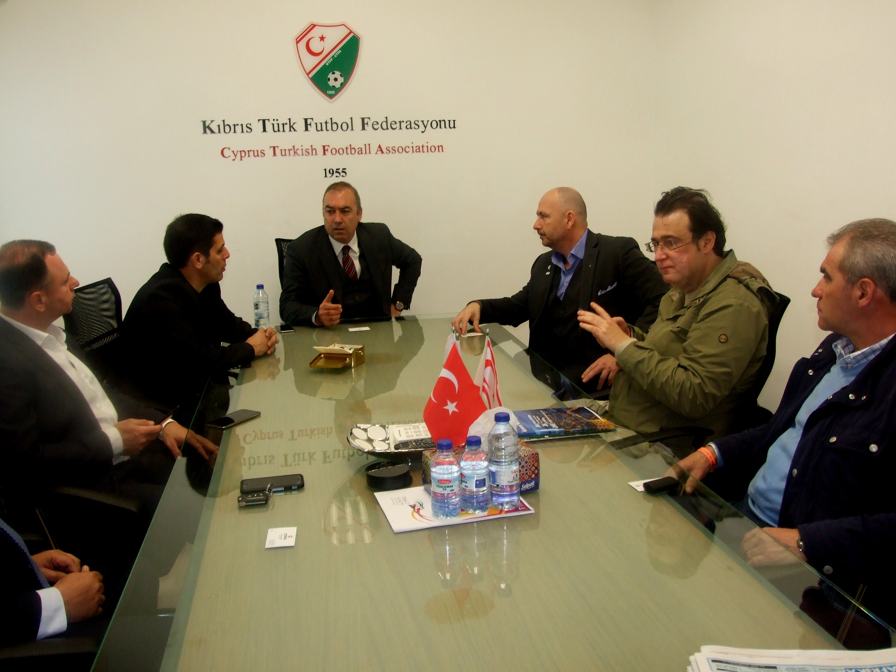 CONIFA yetkilileri KTFF’ni ziyaret etti