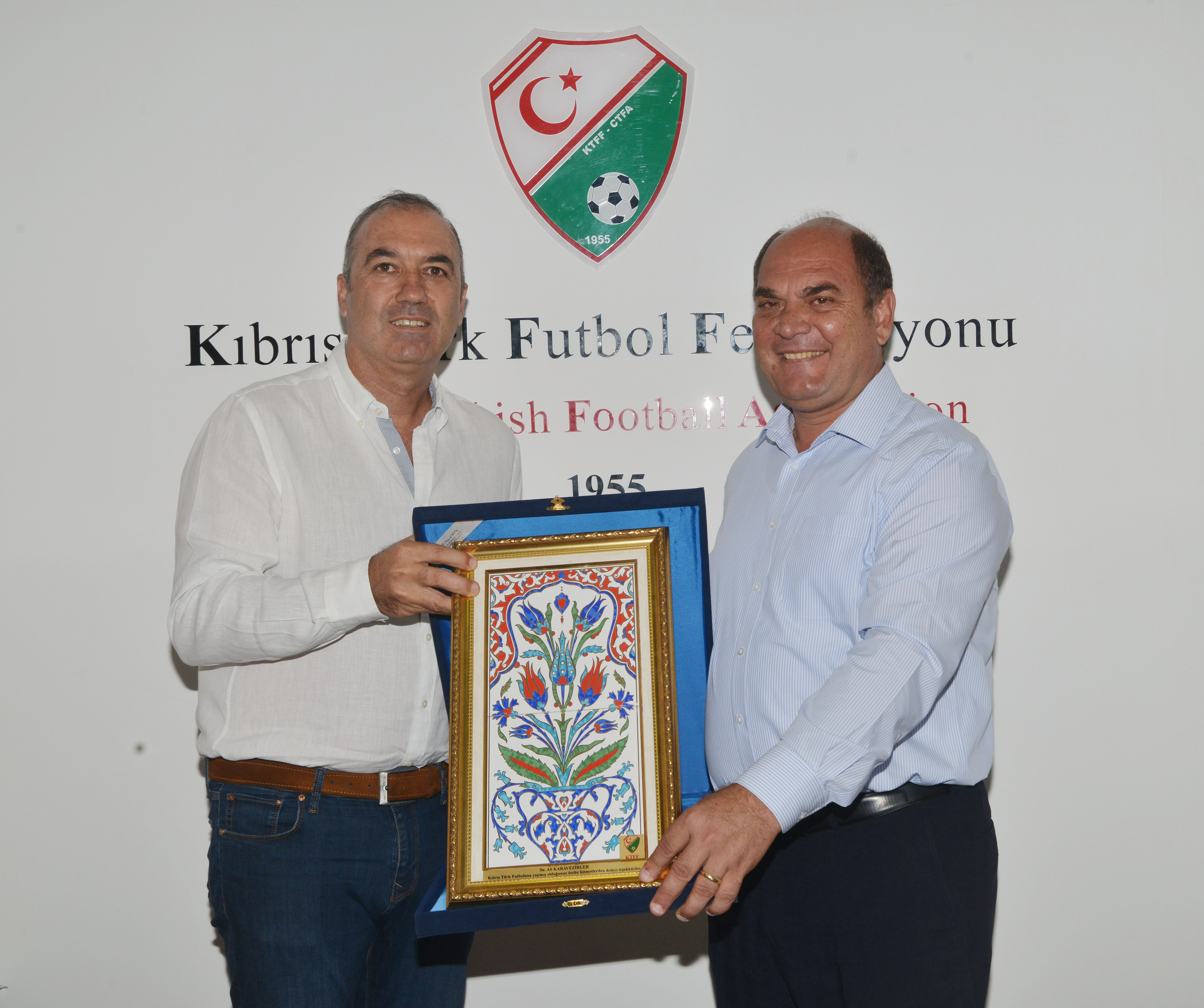 Sertoğlu'ndan, Ali Karavezirler'e Teşekkür Plaketi