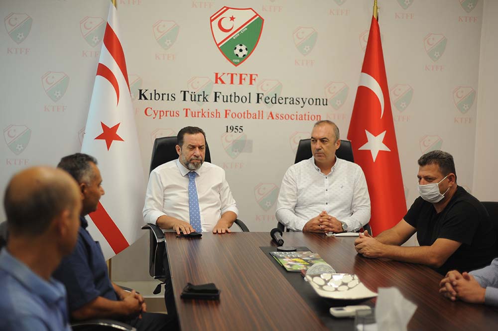 Bağımsız Cumhurbaşkanı Adayı Denktaş, KTFF'yi ziyaret etti